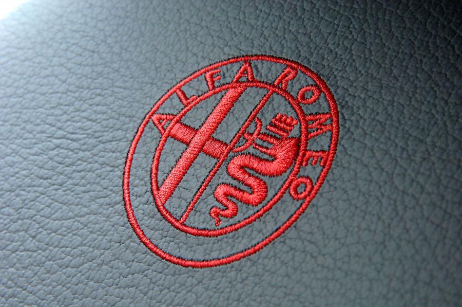 Логотип Alfa Romeo GT Q2 (937C) 2008 года  (ZA) (фото 13 из 31)